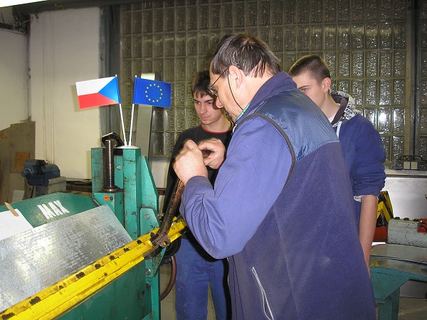 Duben 2012